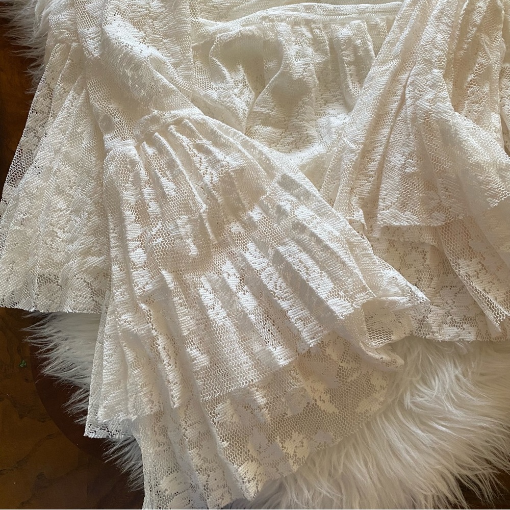 Dalia Size Medium Cream Lace Blouse w/Bell Sleeves - Picture 7 of 7